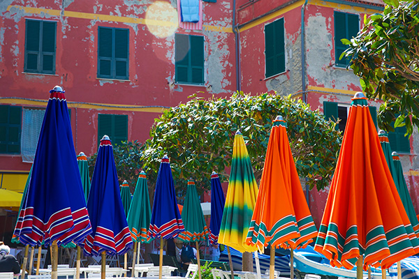 Umbrellas in Italy in the Display P3 color space