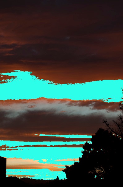 A sunset showing which parts are outside of the sRGB gamut